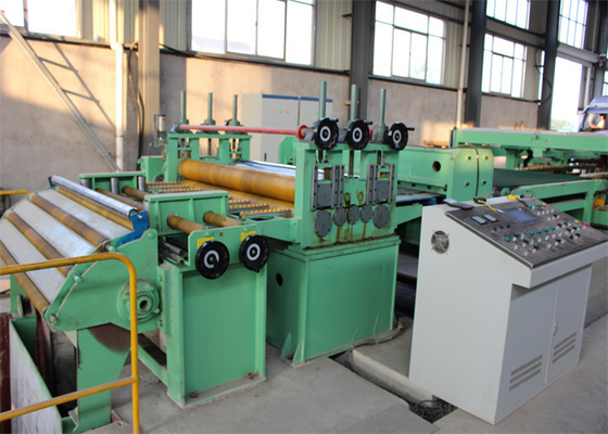 PLC 1500mm Máy cắt theo chiều dài 20m / phút Cán CE